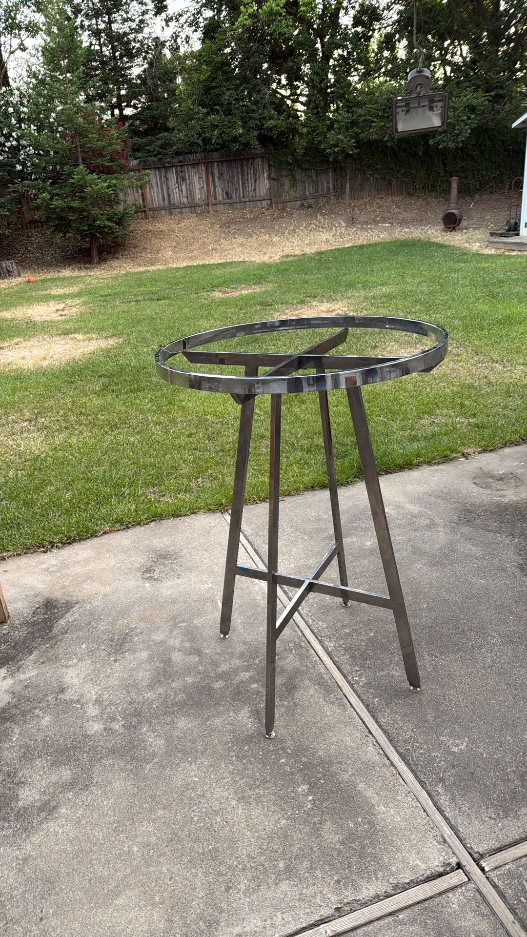Clothes Rack circular chrome