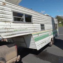 Wilderness Fifth Wheel Needs Cleaning & Tlc Livable 