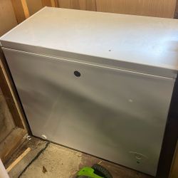  GE FCM11PHWW Chest freezer 
