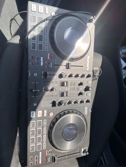 Numark Mixtrack Platinum FX
