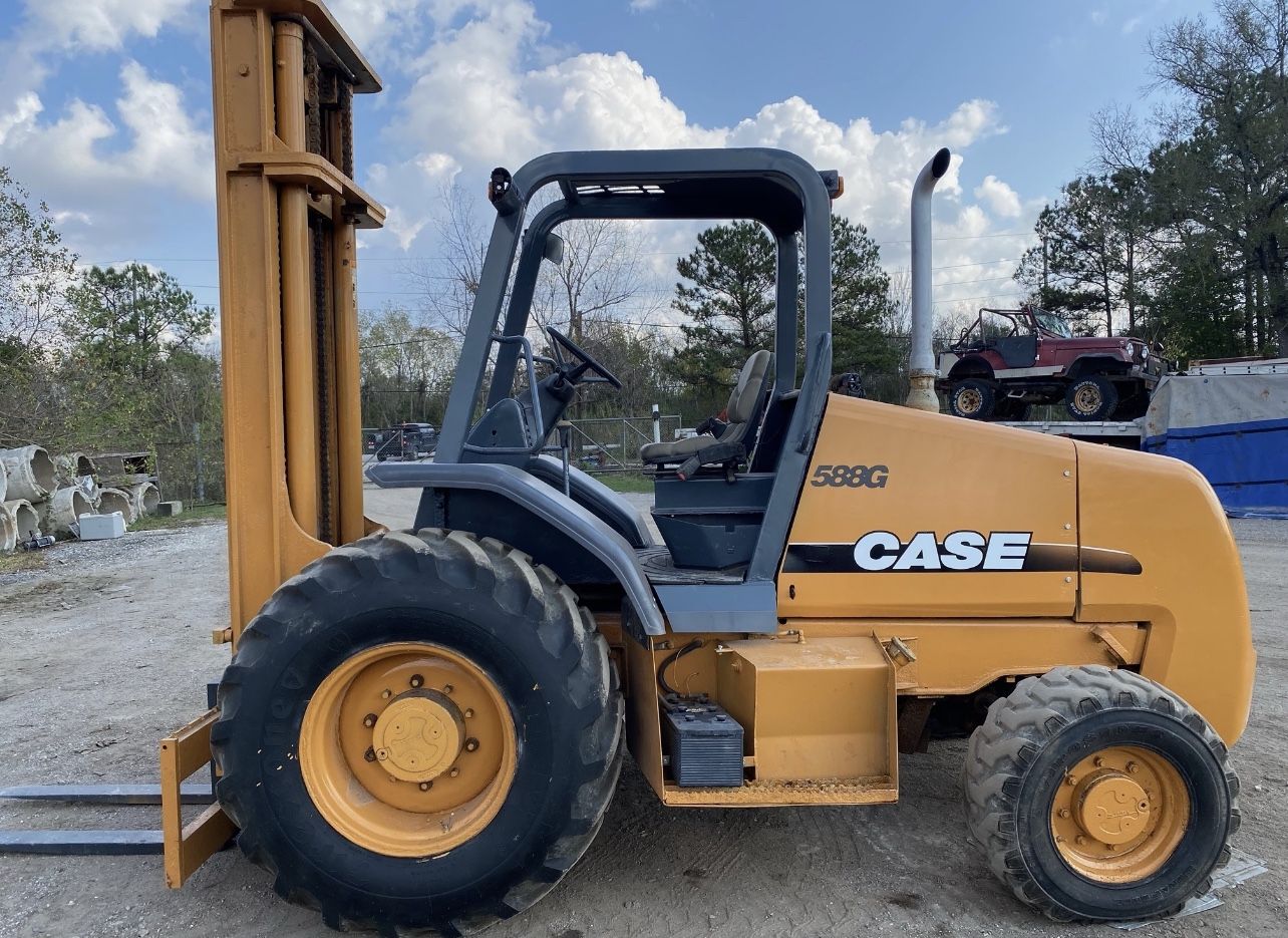 2013 CASE 588G Rough Terrain Forklift