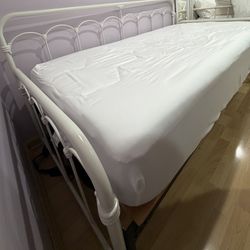 bed frame 