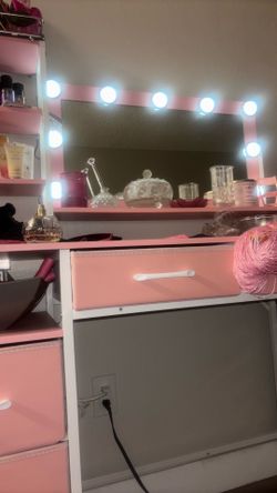 Makeup desk pink white with lights