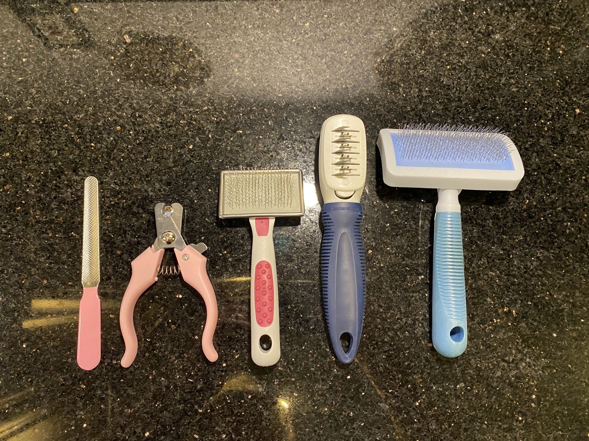 Dog Cat Grooming Kit: Nail file & Clippers Matt Breaker Comb & 2 Slicker Brushes