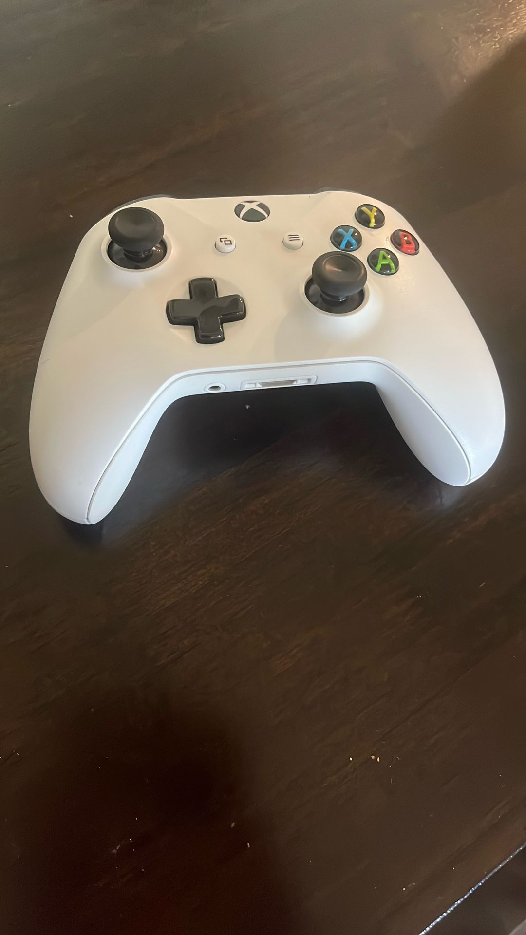 Xbox Controller Wireless And Works Amazingly Very Clean And Not Broken At All !