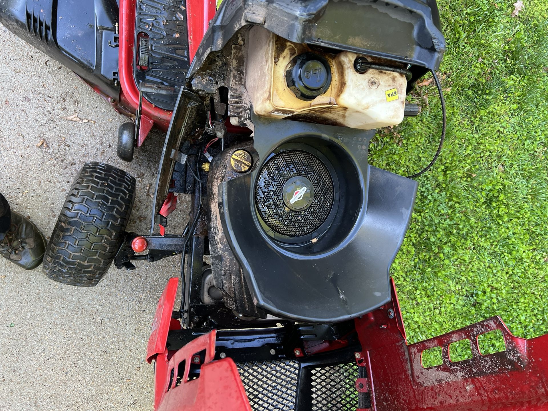 Lawn tractor Craftsman T2300 for Sale in Moore, SC OfferUp