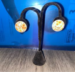 Screw back earrings