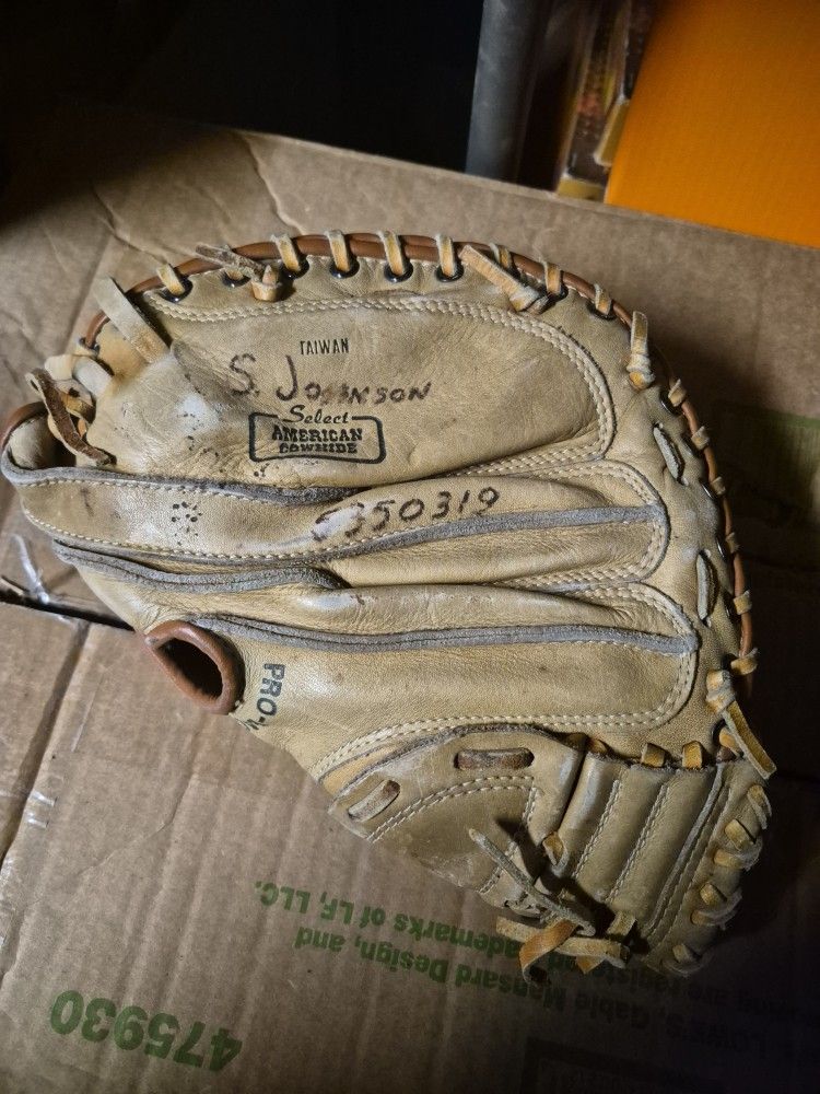 Wilson A2514 Carlton Fisk Catchers Mitt