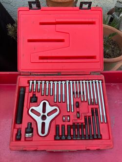 Snap on bolt grip puller set