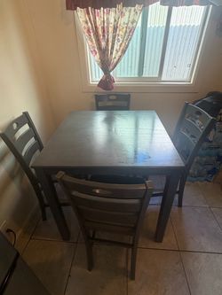 Bonito comedor de 4 sillas a la venta $$