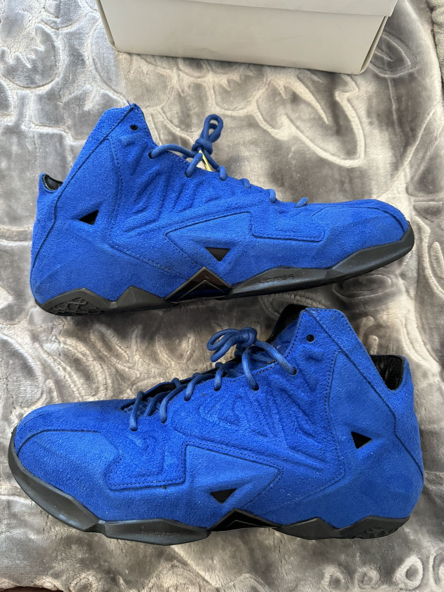 Lebron 11 EXT Suede QS “Game Royal” Size 9.5