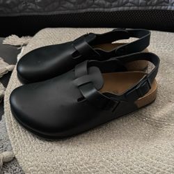 Birkenstock Men’s 9 1/2. Clogs or women’s Size 11  