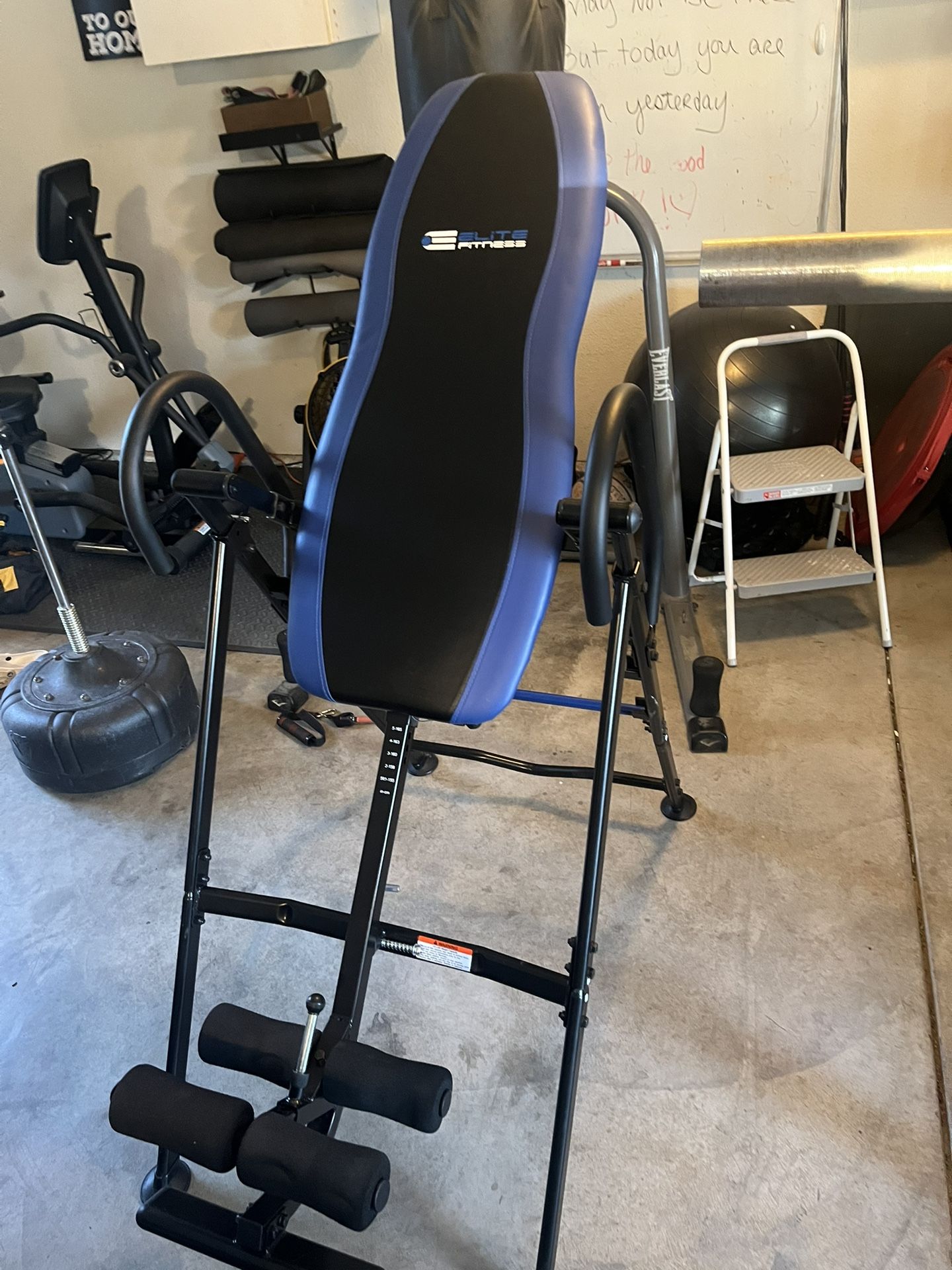 Élite Fitness Inversion Table