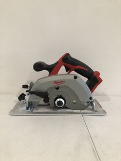 Milwaukee M18 18-Volt Lithium-Ion Cordless 6-1/2 in. Circular Saw (Tool-Only)