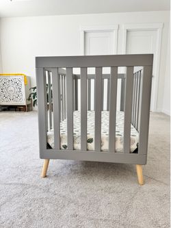 Delta Children Essex 4-in-1 Convertible Crib + Crib Mattress – Like New