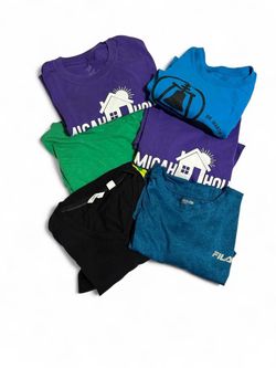 6 piece T-shirt bundle in excellent pre-owned condition!