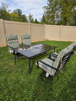 Outdoor Patio Dining Set with 4 Chairs