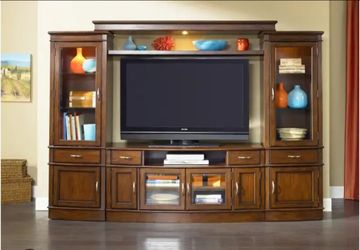 Entertainment center