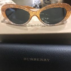 Burberry https://offerup.com/redirect/?o=U3VubnkuTmV3.All Accessories 