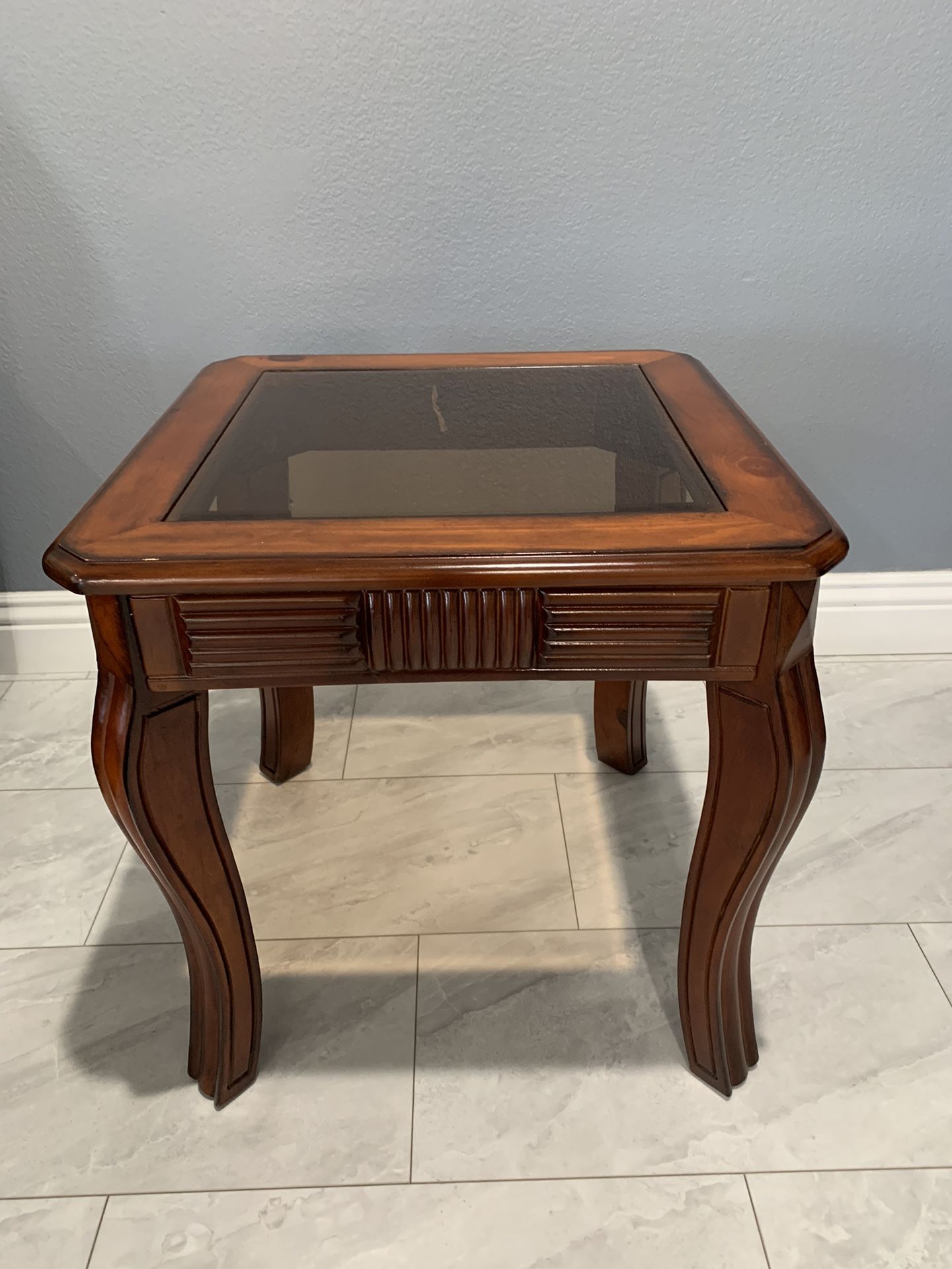 Tables + 2 Lamps