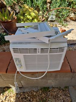 Small window ac Frigidaire