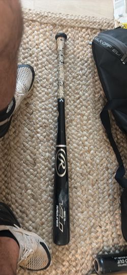 Rawlings Velo Maple 141 Wood Bat – 32”