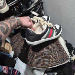 Men's Size 8 Gucci Shoe