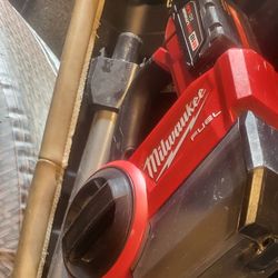 Vaccum  4.0 Battery  And Charger 