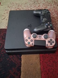Ps4 slim 2 controllers games included