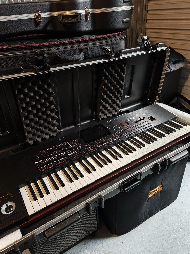 KORG Pa-4x  76 Key With Hard Case