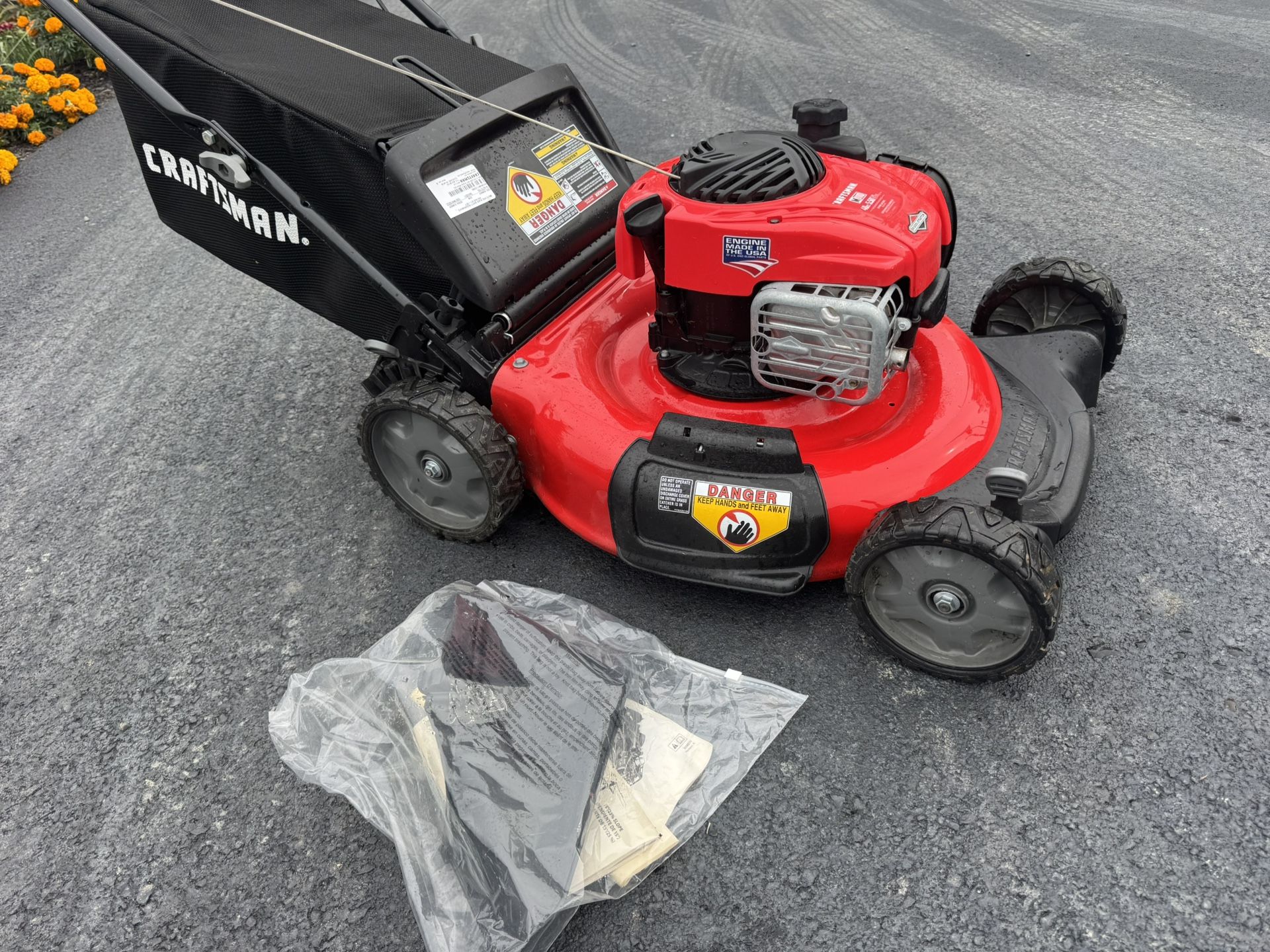 Like New Craftsman Push Mower 140cc Engine w/ 21” Cutting Deck And New Bag. Must Pick Up