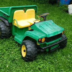 12 Volt Kids JOHN DEERE GATOR TRUCK with Battery And Charger