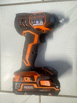 RIDGID R86034 Impact Driver + 18V Hyper Lithium battery + RIDGID charger.