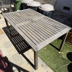 Teak table / 4 chairs / side table