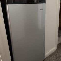 Haier Mini Fridge With Freezer 