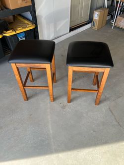 2 Barstools 24 inches