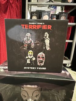 “Terrifier” mystery box figure
