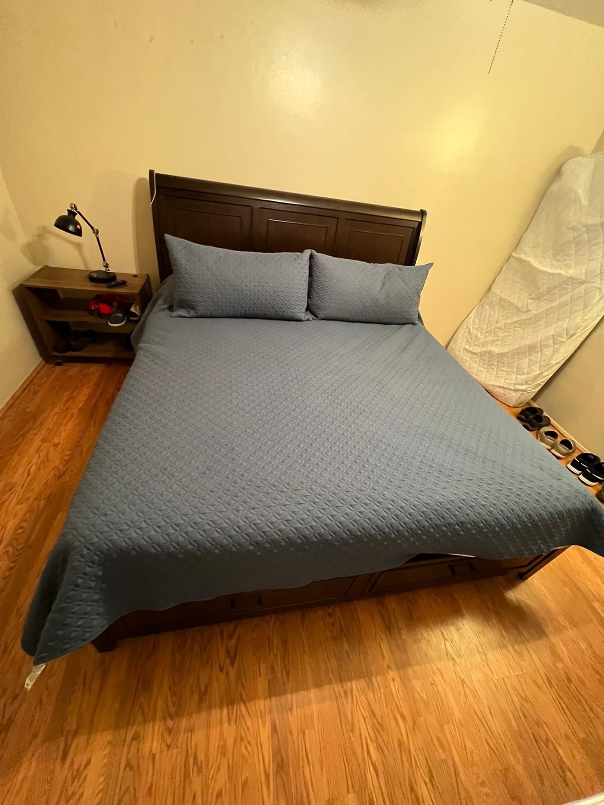 Full king Calisize bed And Mattress!!only 9 months of use!!