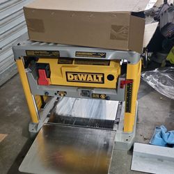 Dewalt 15 Amp Corded 13 in. Planer (Like new/ como nuevo)