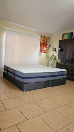 VERY NICE LIKE NEW KING SIZE SERTA HYBRID MATTRESS AND BOXSPRINGS FOR SALE! IN EXCELLENT CONDITION, FREE DELIVERY