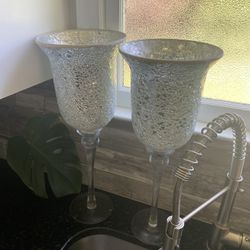 2 Vases