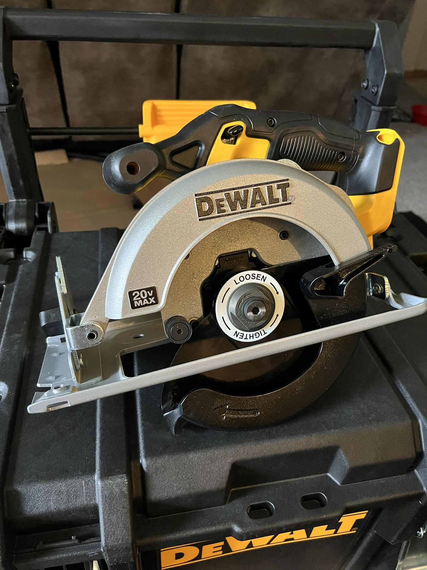 Dewalt 6 1/2” Circular Saw
