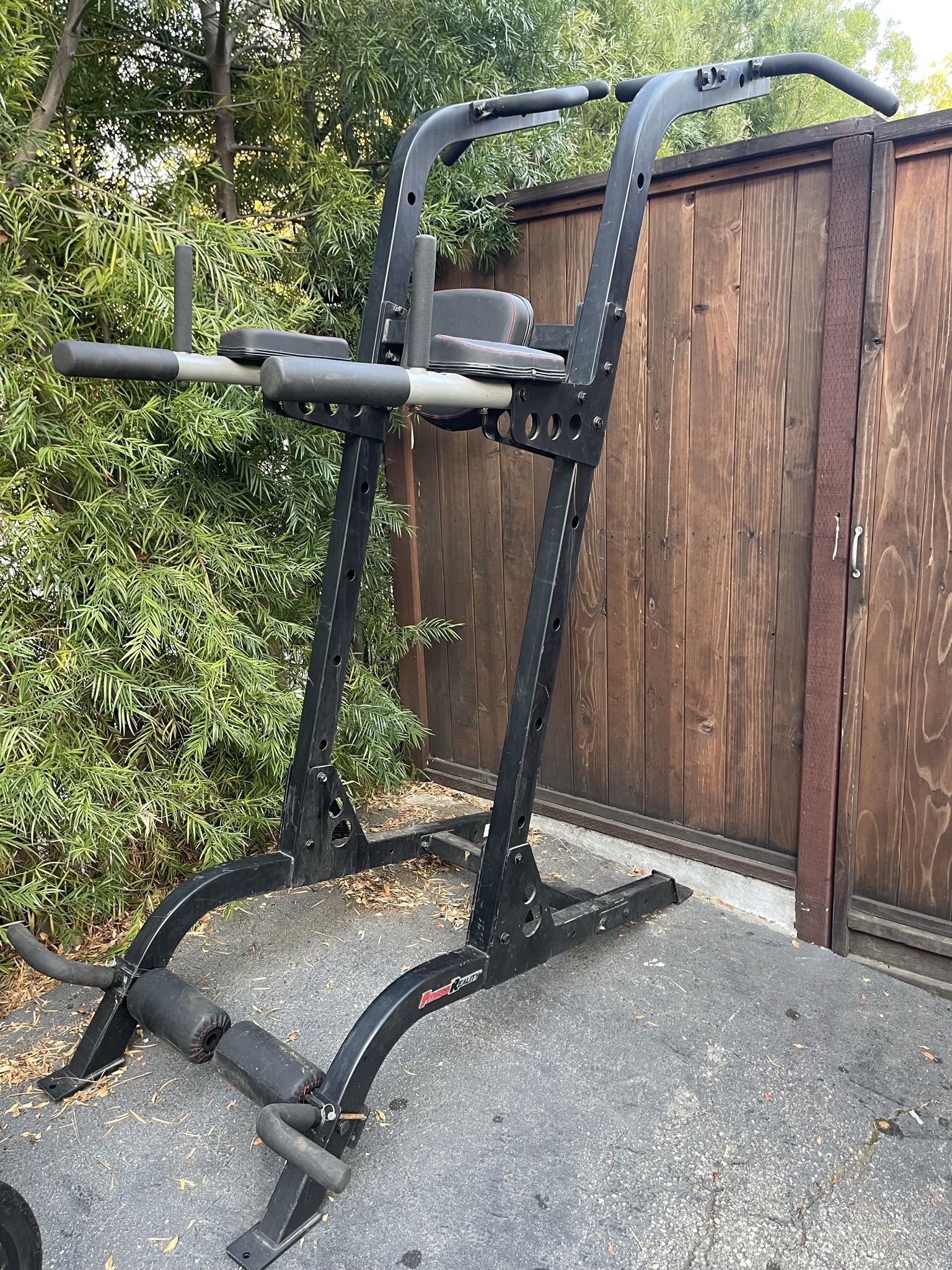 FITNESS REALITY X-Class High Capacity Multi-Function Power Tower