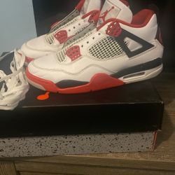 Jordan 4 Fire Red Size 8.5