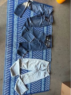 Lot of 3 Women's Denim Jeans Divided, Old Navy, Cotton On size: 2