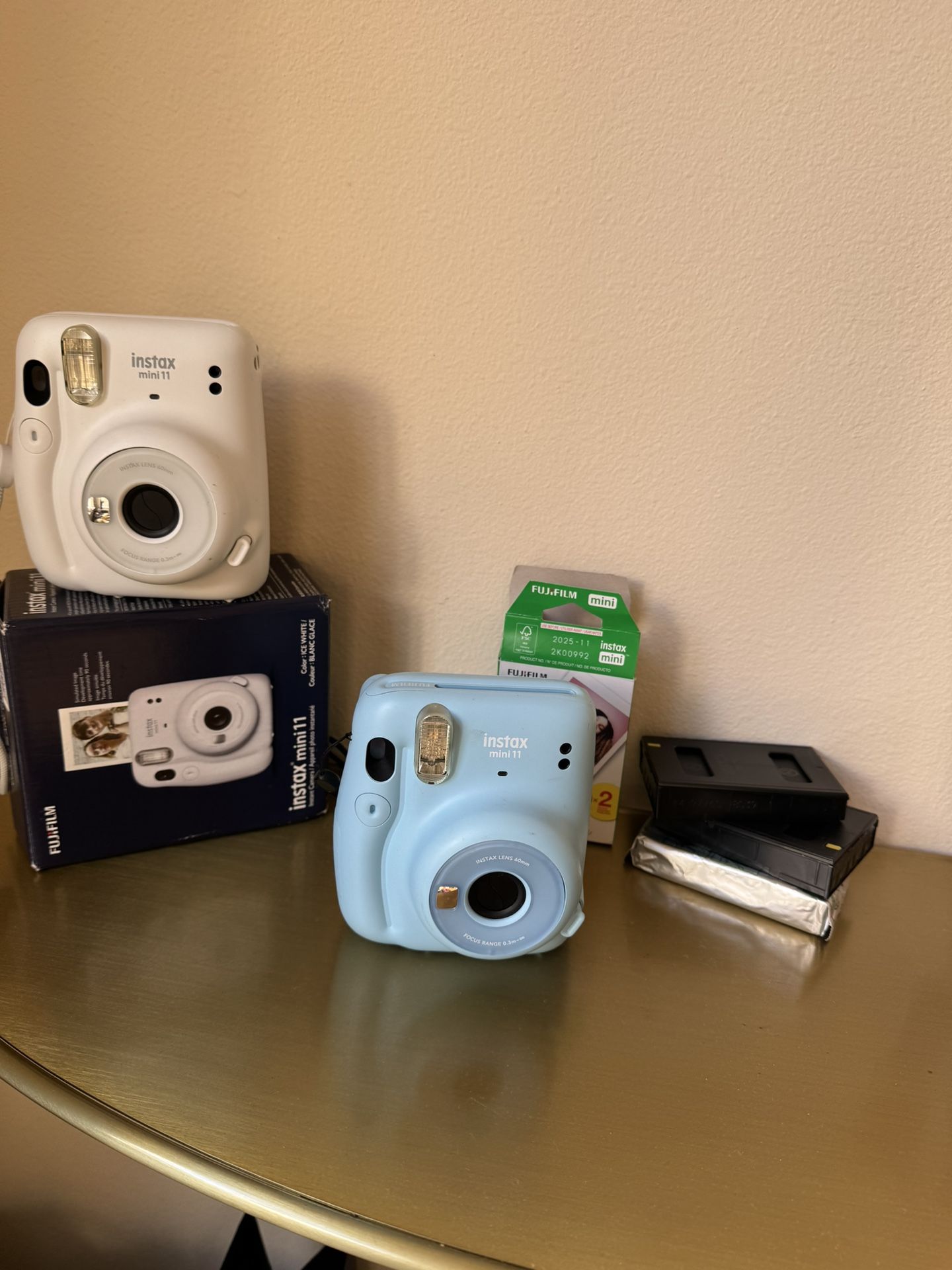 2 instax mini 11