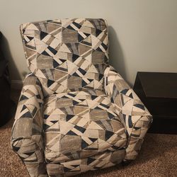 *** MATCHING PAIR OF RECLINERS ***
