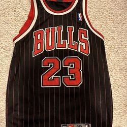 Nike Mens Michael Jordan Chicago Bulls Jersey 48 NBA 