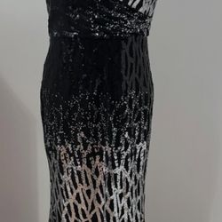 Beautiful dress, size XL. Very beautiful.