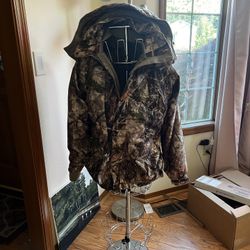 Cabelas Zonz Woodland Camo Hooded Jacket Size M